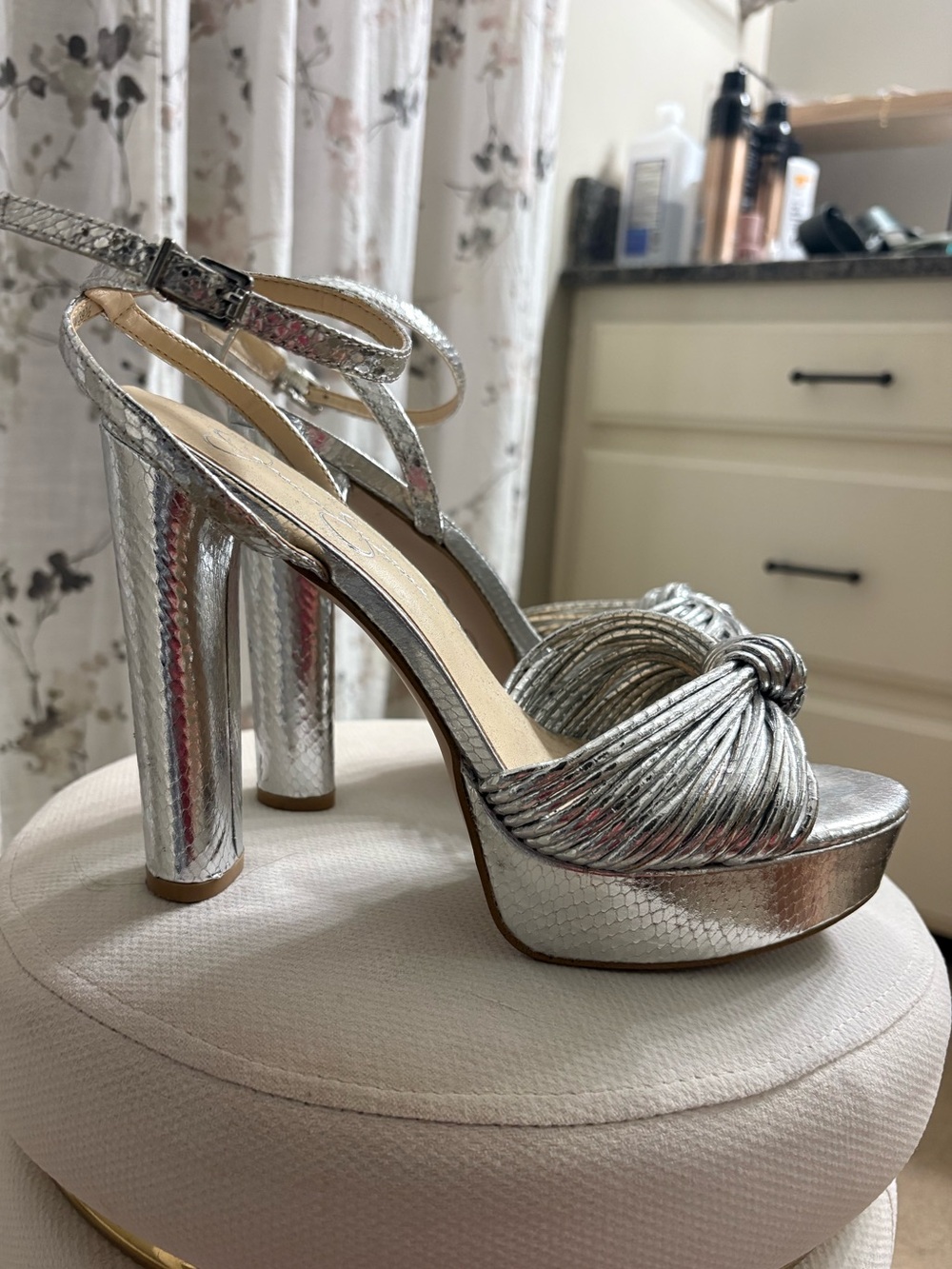 Jessica Simpson Silver Metallic Knotted Platform Heels Size 8.5